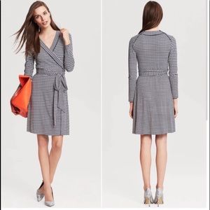 🌸 Banana Republic Gemma chain link wrap dress s